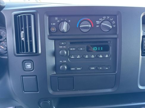 Used 2003 GMC Savana 1500 Passenger w/ Sle Preferred Equipment Group image 19