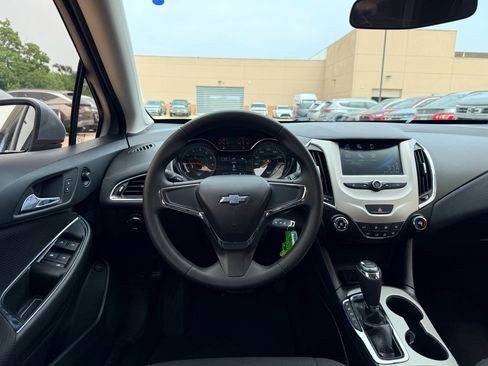 Used 2017 Chevrolet Cruze LS FWD image 12