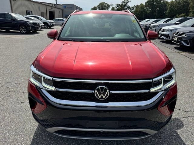 Certified 2022 Volkswagen Taos SEL w/ Panoramic Sunroof Package AWD/4WD image 2