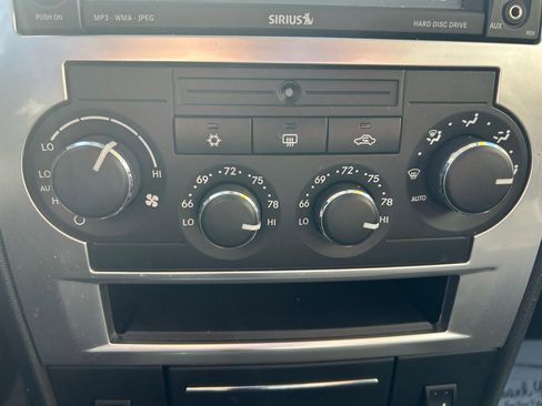 Used 2010 Chrysler 300 Touring image 25