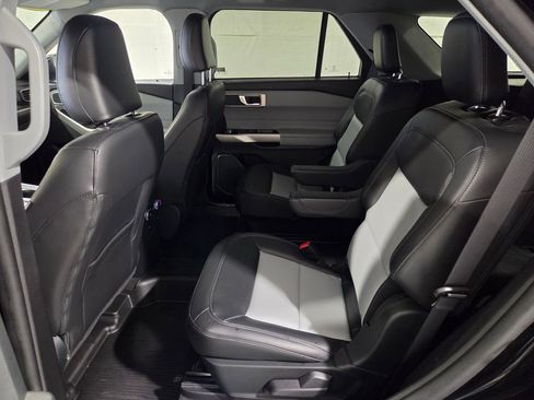 Used 2023 Ford Explorer XLT w/ Equipment Group 202A image 9