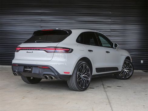 Certified 2023 Porsche Macan S image 7