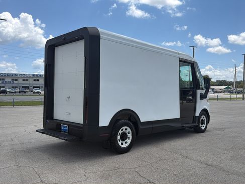 Used 2024 Chevrolet Brightdrop 400 w/ Commercial Equipment Package AWD/4WD image 9
