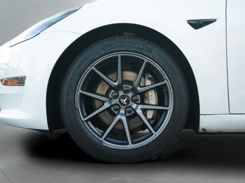 Used 2021 Tesla Model 3 Standard Range Plus RWD image 23