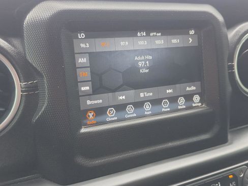 Used 2018 Jeep Wrangler Unlimited Sahara w/ Dual Top Group AWD/4WD image 18