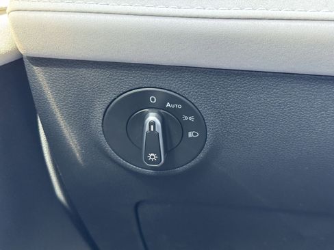 New 2025 Volkswagen Taos SE image 25