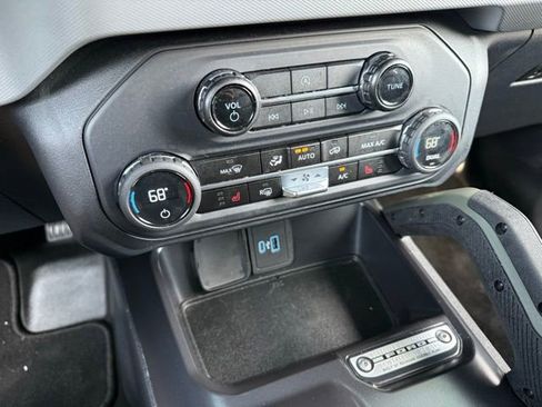 Used 2024 Ford Bronco Everglades image 38