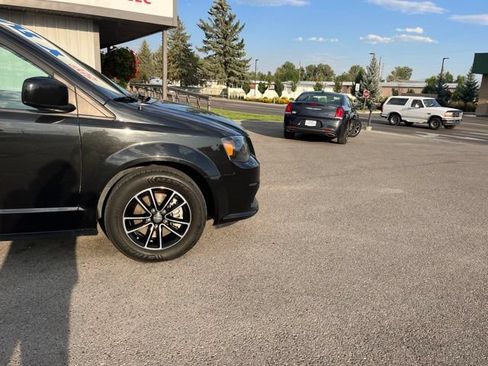 Used 2018 Dodge Grand Caravan GT FWD image 17