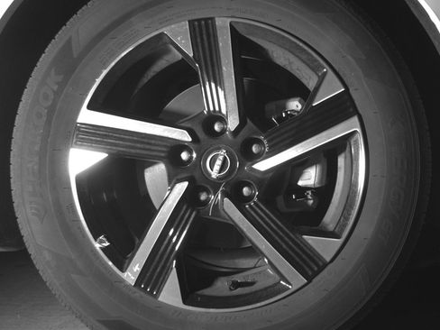 Used 2025 Nissan Sentra SV FWD image 13