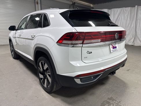 Used 2025 Volkswagen Atlas Cross Sport SE FWD image 5