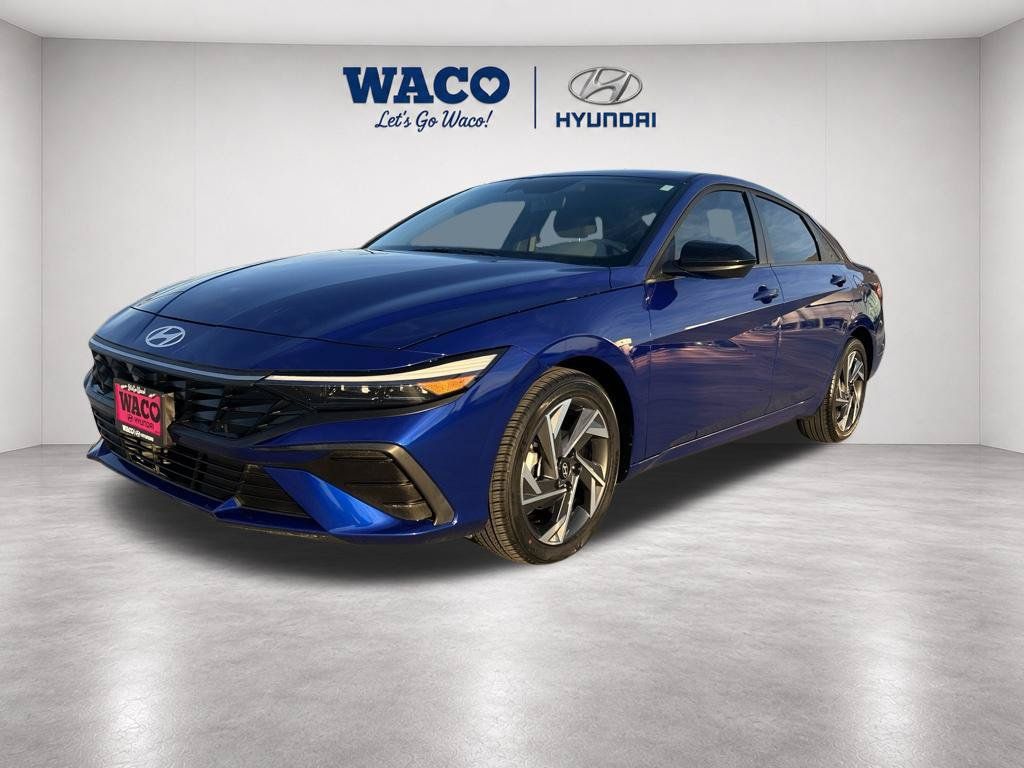 Used 2025 Hyundai Elantra Sport FWD image 3