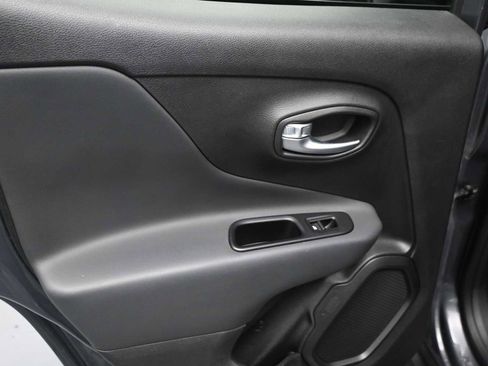 Used 2022 Jeep Renegade Latitude image 23