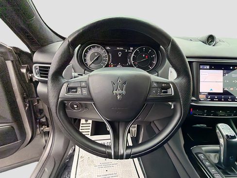 Used 2022 Maserati Levante GT AWD/4WD image 39