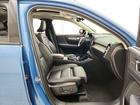 Used 2023 Volvo XC40 B5 Plus w/ Climate Package AWD/4WD image 18