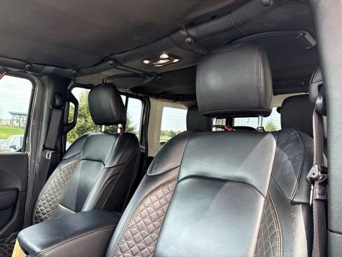 Used 2022 Jeep Wrangler Unlimited Sahara AWD/4WD image 9