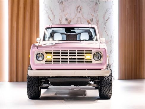 Used 2023 Ford Bronco 2-Door AWD/4WD image 3