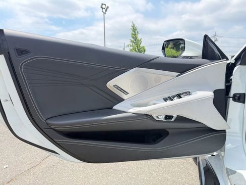Used 2023 Chevrolet Corvette Z06 w/ Z07 Performance Package RWD image 11
