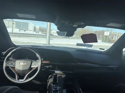 Certified 2024 Cadillac Escalade Premium Luxury w/ Performance Package image 26