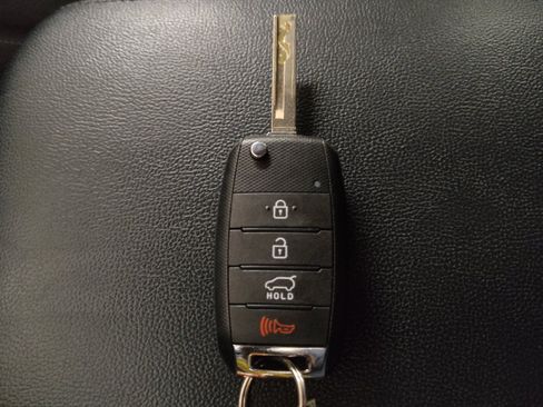 Used 2020 Kia Sorento FWD V6 image 32