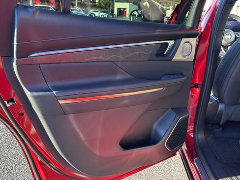 Used 2025 Buick Enclave Avenir image 15