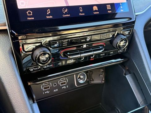 New 2025 Jeep Grand Cherokee Limited image 16