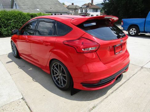 Used 2017 Ford Focus ST FWD image 7