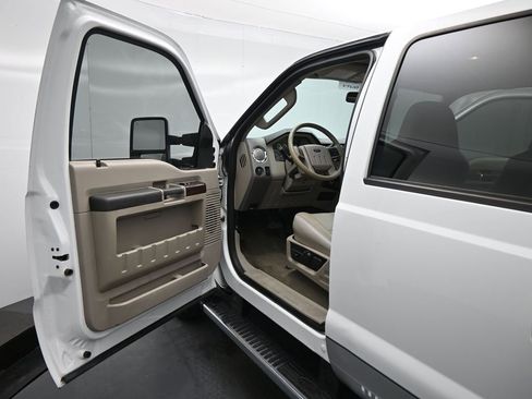 Used 2010 Ford F350 Lariat image 8