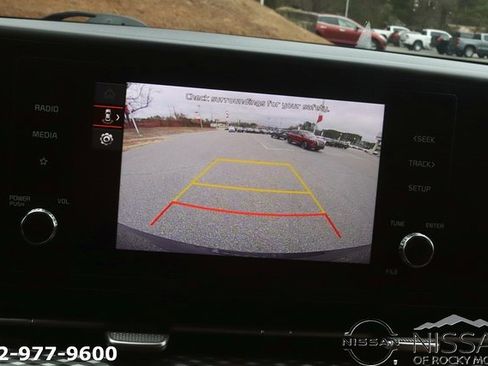 Used 2024 Kia Carnival LX image 28