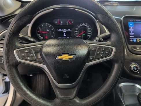 Used 2022 Chevrolet Malibu LT FWD image 19