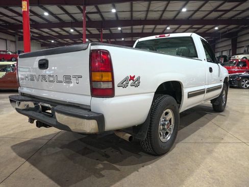 Used 2000 Chevrolet Silverado 1500 LS 2dr 4WD Standard Cab LB w/ Exterior Appearance Pkg image 8