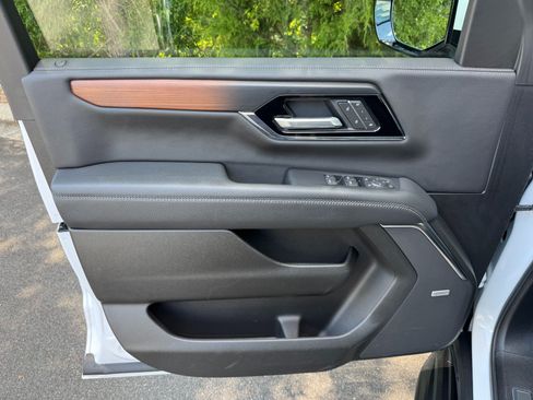 Used 2025 GMC Yukon XL Denali AWD/4WD image 25
