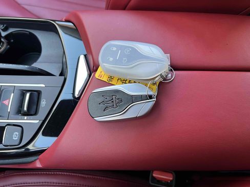 Used 2021 Maserati Levante image 10