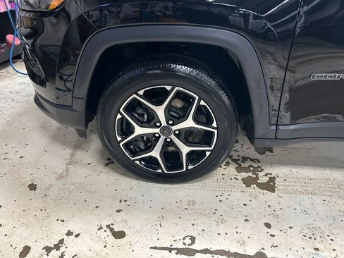 Certified 2025 Jeep Compass Limited AWD/4WD image 11