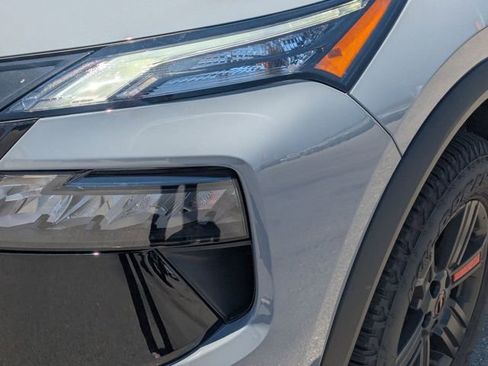 Used 2026 Nissan Rogue SV AWD/4WD image 9