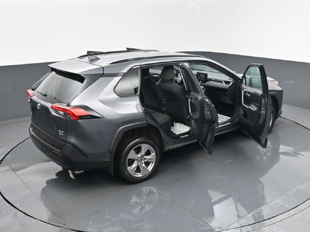 Used 2022 Toyota RAV4 XLE AWD/4WD image 25