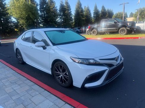 Used 2022 Toyota Camry SE FWD image 7