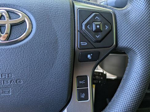 Used 2019 Toyota Tacoma SR5 RWD image 15