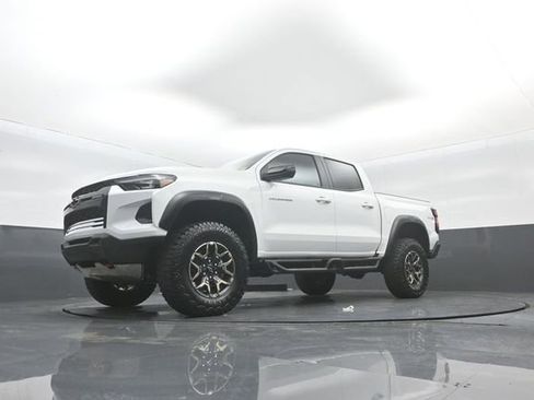 Used 2024 Chevrolet Colorado ZR2 w/ Safety Package AWD/4WD image 33