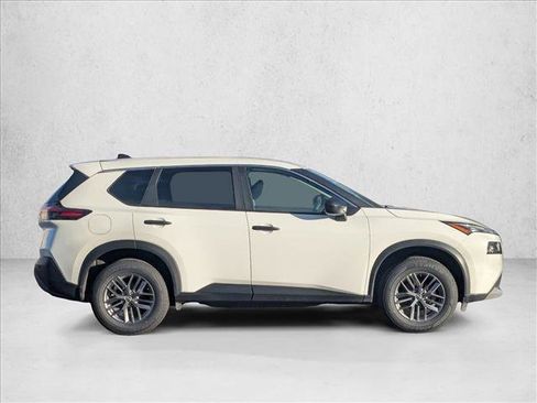 Used 2023 Nissan Rogue S image 4