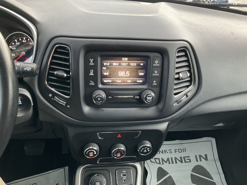 Used 2018 Jeep Compass Latitude AWD/4WD image 25