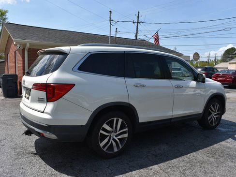 Used 2017 Honda Pilot Touring image 2