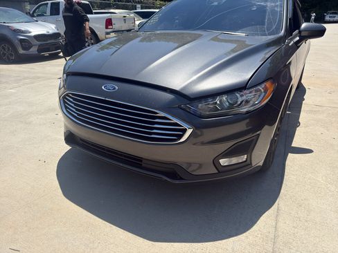 Used 2020 Ford Fusion SE w/ Equipment Group 151A FWD image 1