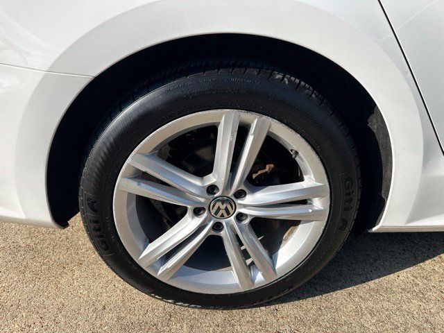 Used 2015 Volkswagen Passat 1.8T SE FWD image 35