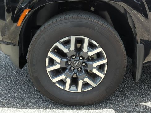 Used 2024 Nissan Frontier SL w/ Technology Package RWD image 36