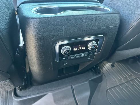 Used 2022 GMC Yukon Denali image 25