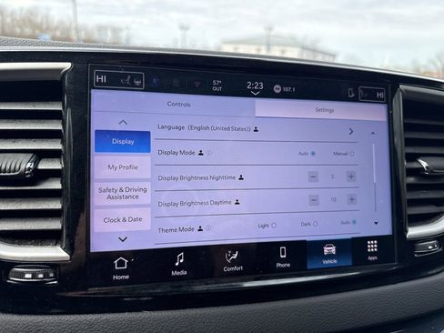 Used 2025 Chrysler Pacifica Select image 28