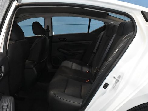 Certified 2025 Nissan Altima 2.5 SV FWD image 17