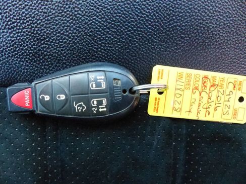 Used 2016 Dodge Grand Caravan SXT image 40