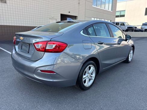 Used 2018 Chevrolet Cruze LT w/ Convenience Package FWD image 5