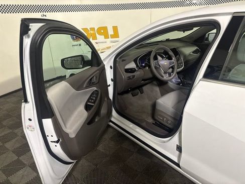 Used 2023 Chevrolet Malibu LT FWD image 9